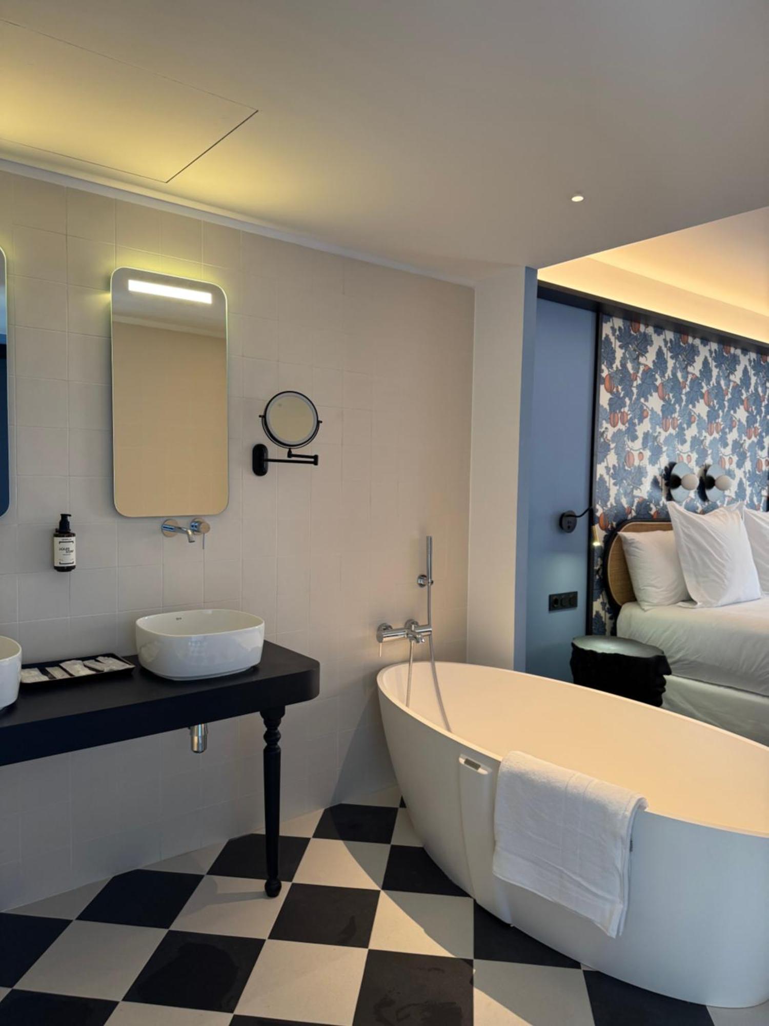 Hotel Divino & Apartments Figueras Extérieur photo