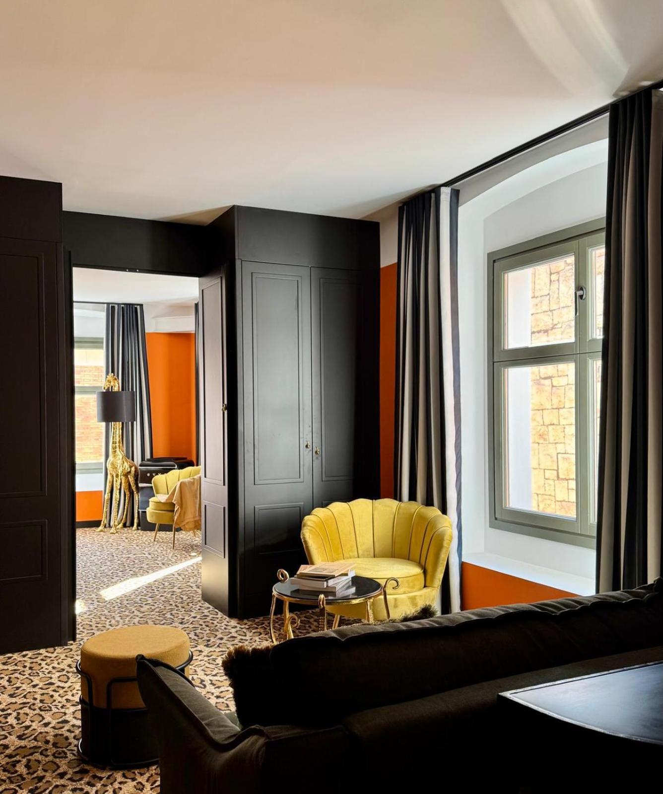 Hotel Divino & Apartments Figueras Extérieur photo