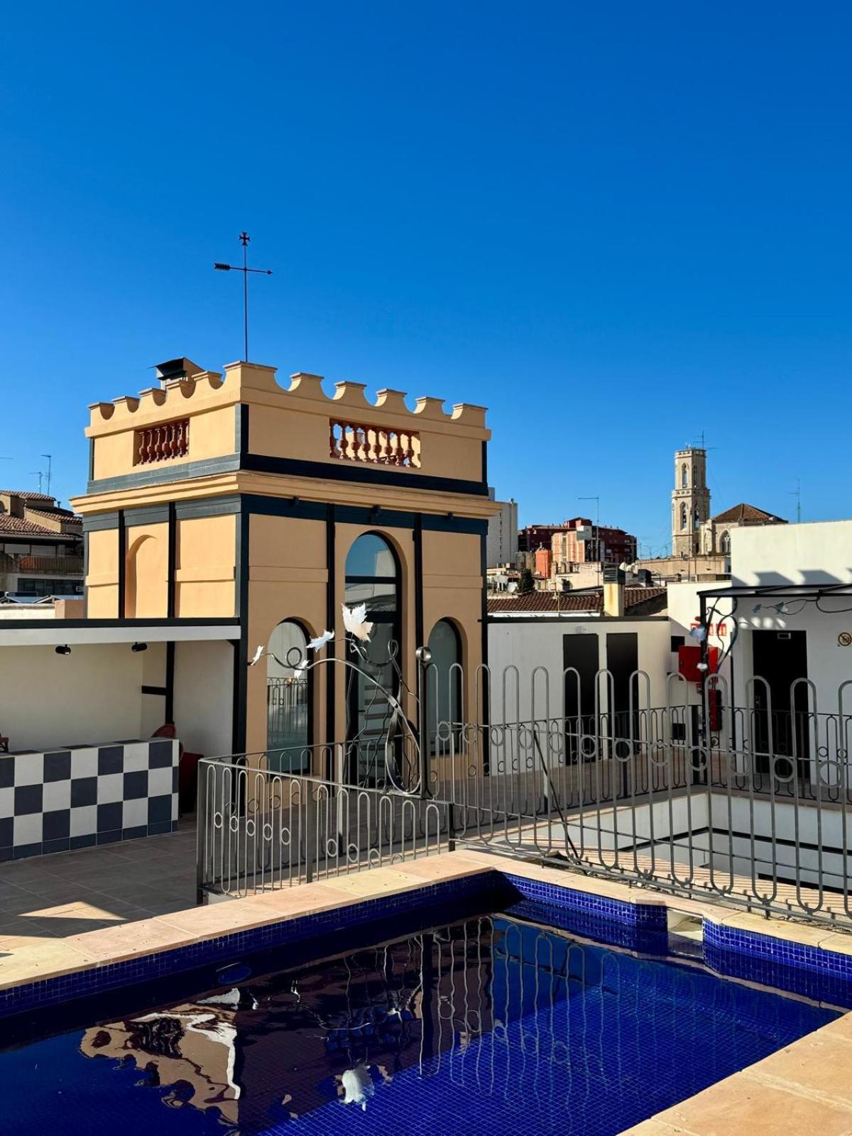 Hotel Divino & Apartments Figueras Extérieur photo