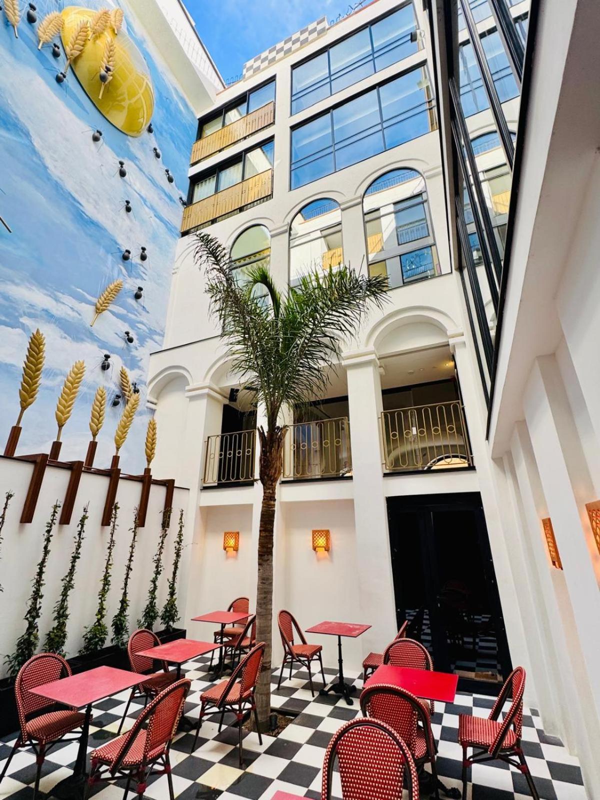 Hotel Divino & Apartments Figueras Extérieur photo