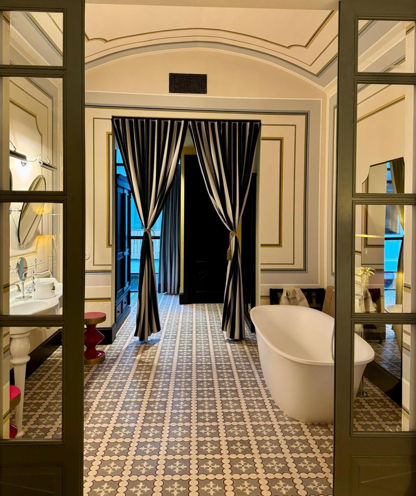 Hotel Divino & Apartments Figueras Extérieur photo