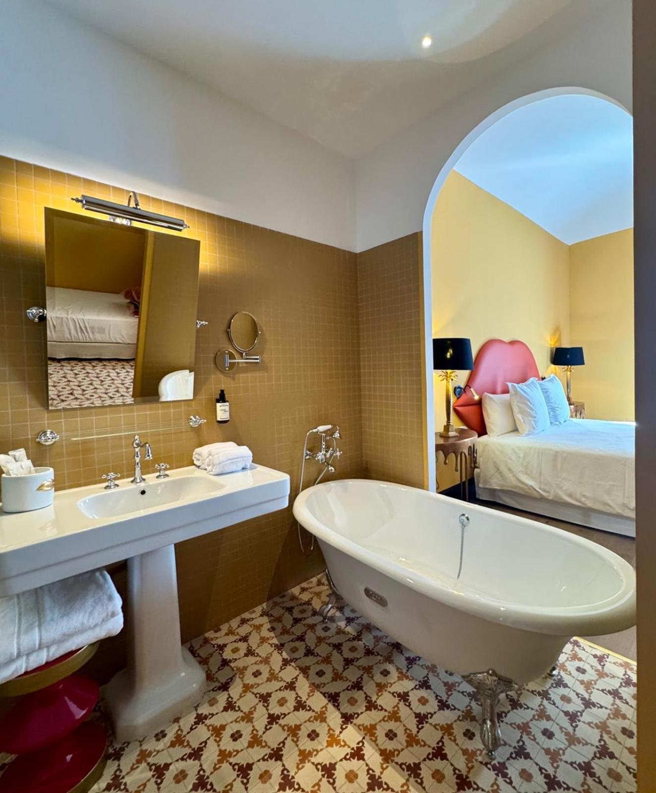 Hotel Divino & Apartments Figueras Extérieur photo