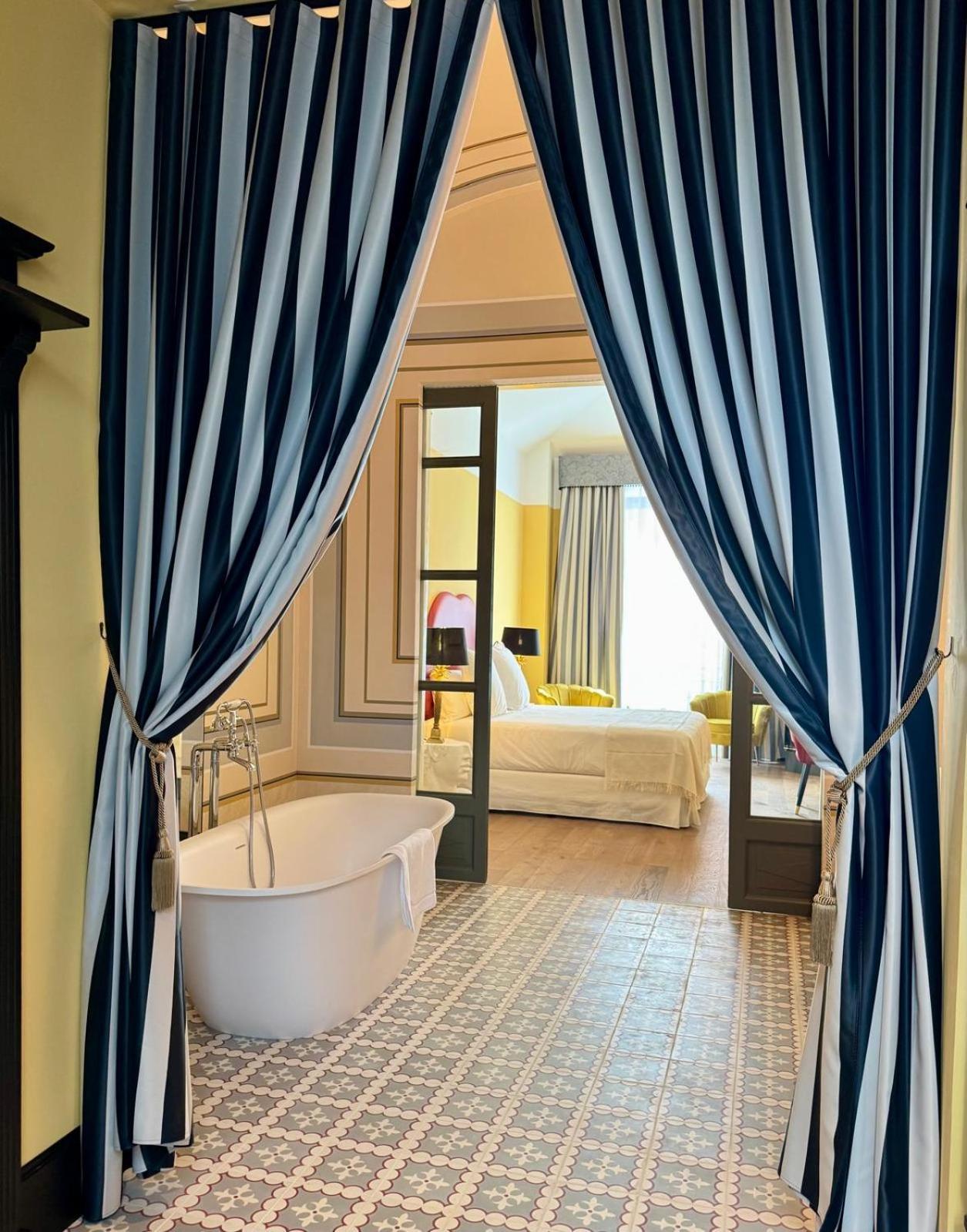 Hotel Divino & Apartments Figueras Extérieur photo