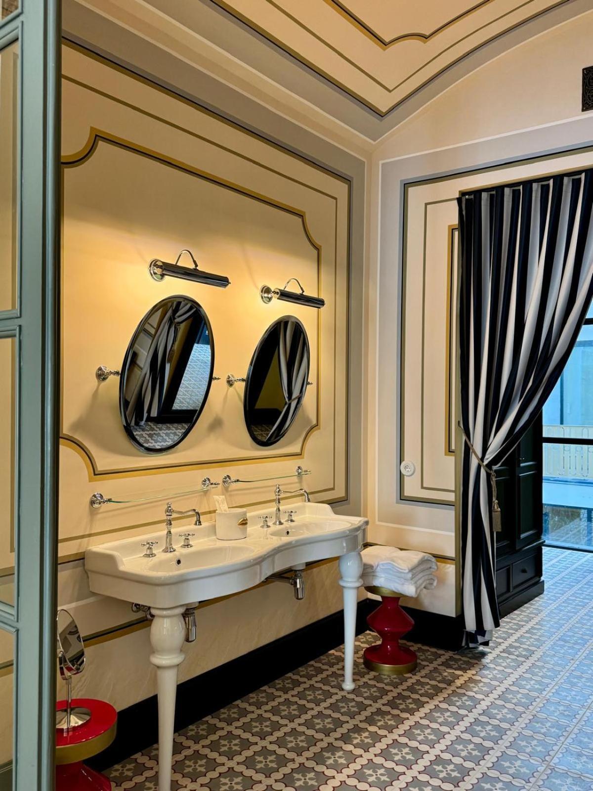 Hotel Divino & Apartments Figueras Extérieur photo