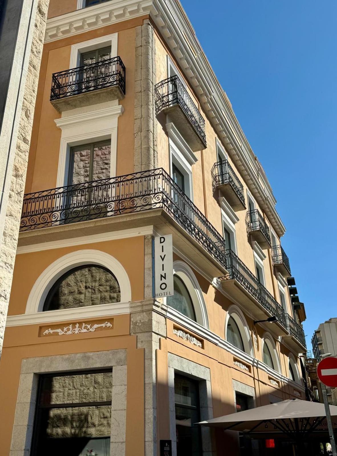 Hotel Divino & Apartments Figueras Extérieur photo